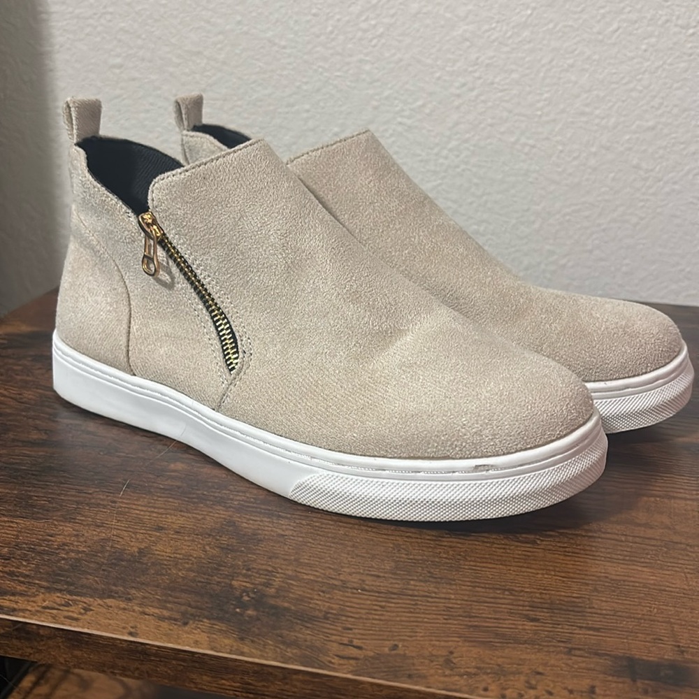 Women’s shoes
